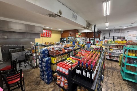 Commercial property in Miami, Florida № 1962327 - photo 5