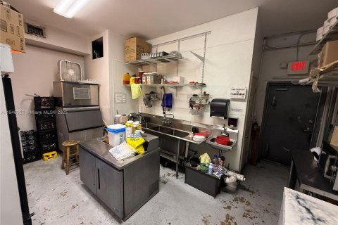 Commercial property in Miami, Florida № 1962327 - photo 7