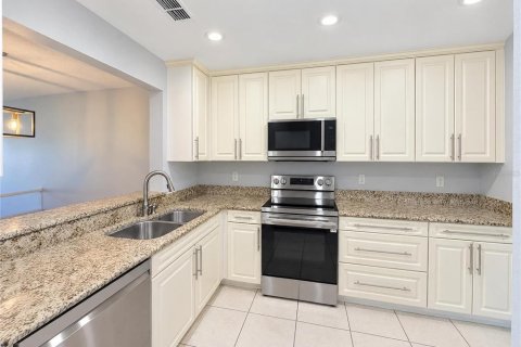 Condo in Altamonte Springs, Florida, 2 bedrooms  № 2433776 - photo 2