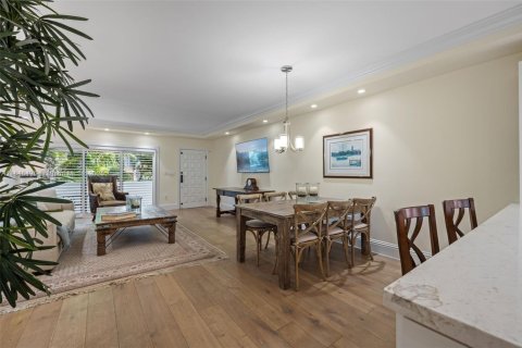 Townhouse in Coral Gables, Florida 2 bedrooms, 140.75 sq.m. № 1845650 - photo 9