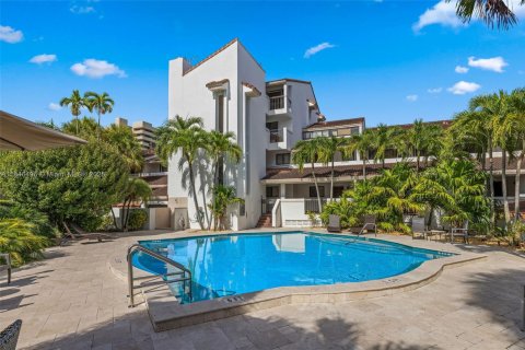 Townhouse in Coral Gables, Florida 2 bedrooms, 140.75 sq.m. № 1845650 - photo 25