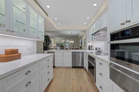 Townhouse in Coral Gables, Florida 2 bedrooms, 140.75 sq.m. № 1845650 - photo 7