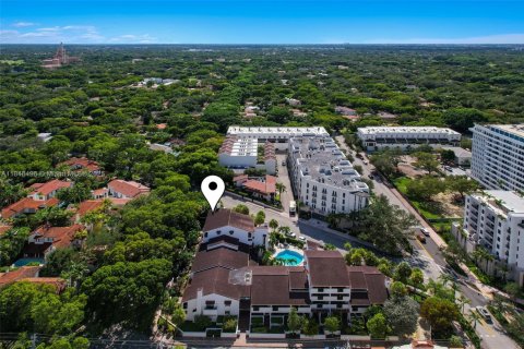 Townhouse in Coral Gables, Florida 2 bedrooms, 140.75 sq.m. № 1845650 - photo 29