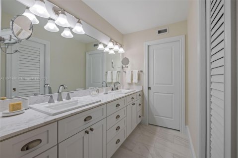 Townhouse in Coral Gables, Florida 2 bedrooms, 140.75 sq.m. № 1845650 - photo 18