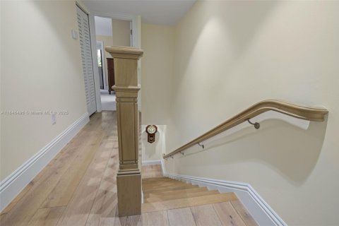 Townhouse in Coral Gables, Florida 2 bedrooms, 140.75 sq.m. № 1845650 - photo 13