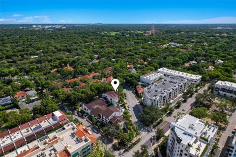 Townhouse in Coral Gables, Florida 2 bedrooms, 140.75 sq.m. № 1845650 - photo 28