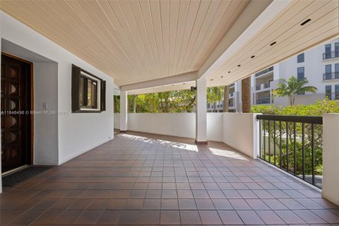 Townhouse in Coral Gables, Florida 2 bedrooms, 140.75 sq.m. № 1845650 - photo 27