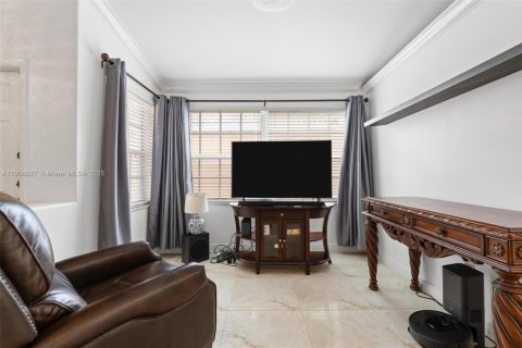 House in Pembroke Pines, Florida 3 bedrooms, 147.71 sq.m. № 1965490 - photo 18