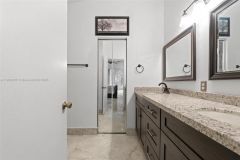 House in Pembroke Pines, Florida 3 bedrooms, 147.71 sq.m. № 1965490 - photo 22