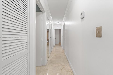 House in Pembroke Pines, Florida 3 bedrooms, 147.71 sq.m. № 1965490 - photo 26