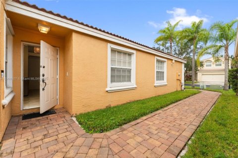 House in Pembroke Pines, Florida 3 bedrooms, 147.71 sq.m. № 1965490 - photo 4