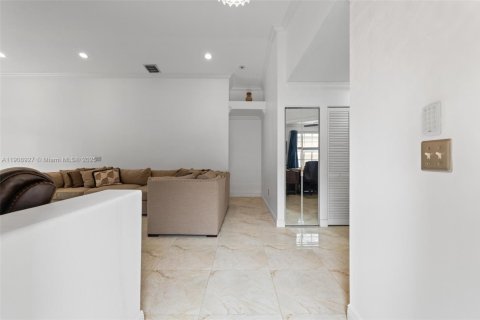 House in Pembroke Pines, Florida 3 bedrooms, 147.71 sq.m. № 1965490 - photo 7