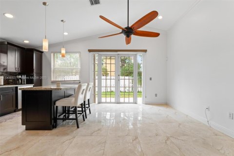 House in Pembroke Pines, Florida 3 bedrooms, 147.71 sq.m. № 1965490 - photo 9