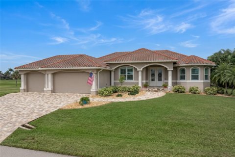 House in Punta Gorda, Florida 3 bedrooms, 189.24 sq.m. № 2408737