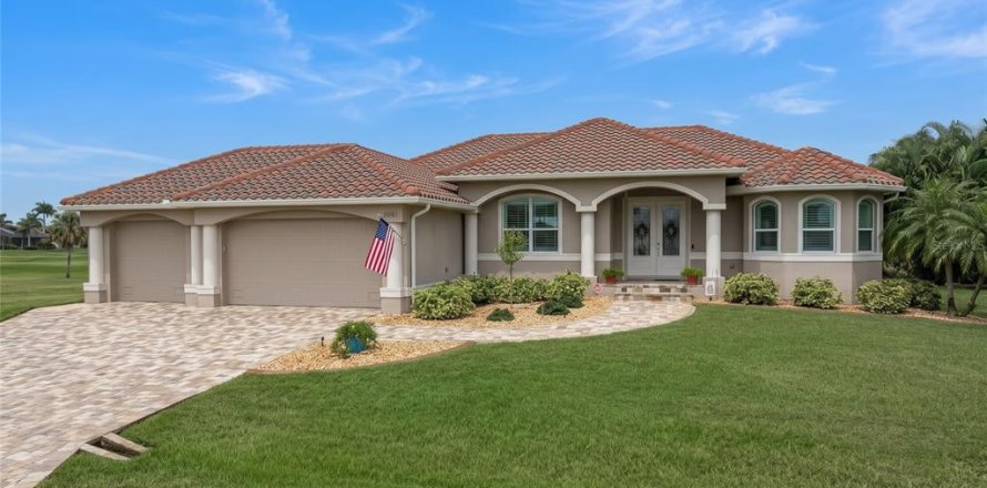 House in Punta Gorda, Florida 3 bedrooms, 189.24 sq.m. № 2408737