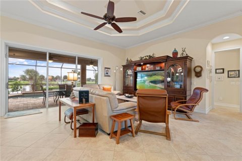 House in Punta Gorda, Florida 3 bedrooms, 189.24 sq.m. № 2408737 - photo 2