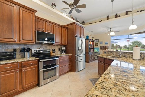 House in Punta Gorda, Florida 3 bedrooms, 189.24 sq.m. № 2408737 - photo 7
