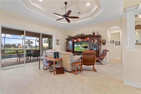 House in Punta Gorda, Florida 3 bedrooms, 189.24 sq.m. № 2408737 - photo 15
