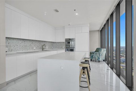 Condo in Miami, Florida, 4 bedrooms  № 2004952 - photo 24