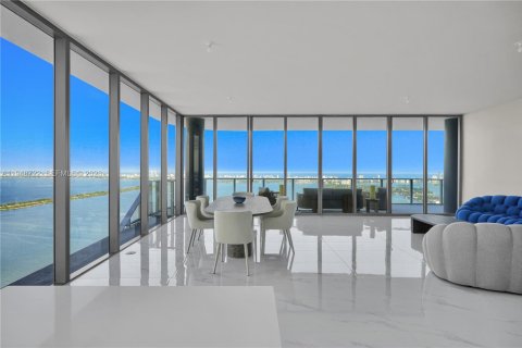 Condo in Miami, Florida, 4 bedrooms  № 2004952 - photo 11