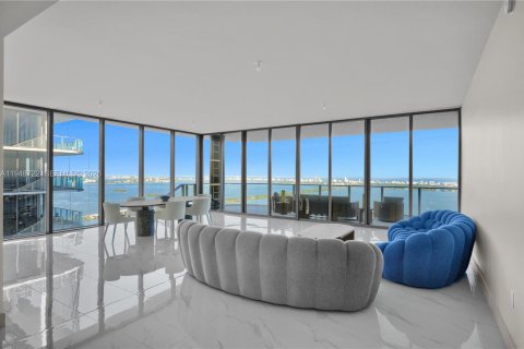 Condo in Miami, Florida, 4 bedrooms  № 2004952 - photo 13