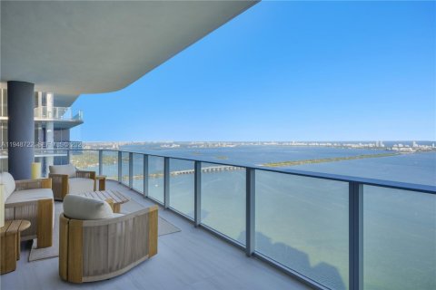 Condo in Miami, Florida, 4 bedrooms  № 2004952 - photo 8