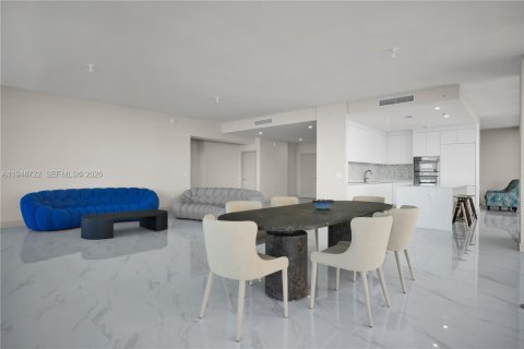 Condo in Miami, Florida, 4 bedrooms  № 2004952 - photo 15
