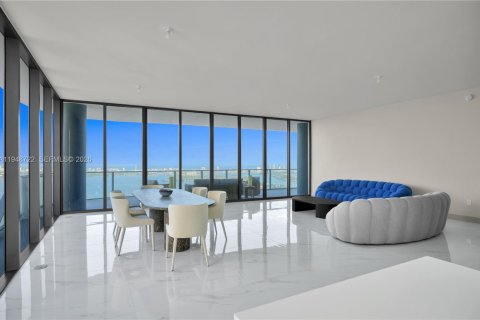 Condo in Miami, Florida, 4 bedrooms  № 2004952 - photo 12