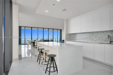 Condo in Miami, Florida, 4 bedrooms  № 2004952 - photo 22