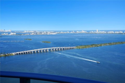 Condo in Miami, Florida, 4 bedrooms  № 2004952