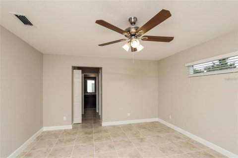 Villa ou maison à louer à Palm Bay, Floride: 4 chambres, 169.18 m2 № 1775493 - photo 7