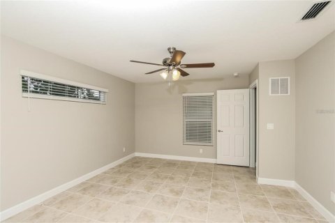 Villa ou maison à louer à Palm Bay, Floride: 4 chambres, 169.18 m2 № 1775493 - photo 8
