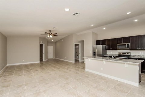 Villa ou maison à louer à Palm Bay, Floride: 4 chambres, 169.18 m2 № 1775493 - photo 4