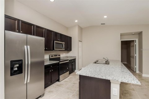 Villa ou maison à louer à Palm Bay, Floride: 4 chambres, 169.18 m2 № 1775493 - photo 2