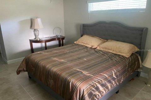 Villa ou maison à louer à Palm Bay, Floride: 4 chambres, 169.18 m2 № 1775493 - photo 21