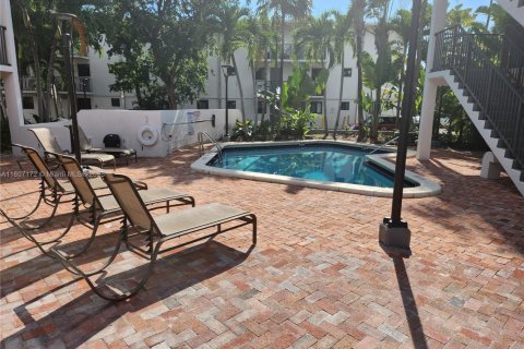 Condo in Miami, Florida, 2 bedrooms  № 1758710 - photo 6