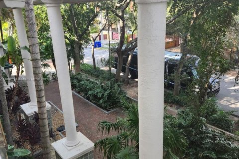 Condo in Miami, Florida, 2 bedrooms  № 1758710 - photo 13