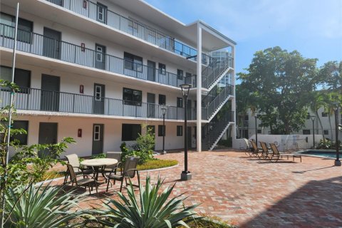 Condo in Miami, Florida, 2 bedrooms  № 1758710 - photo 4