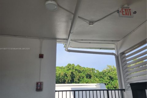 Condo in Miami, Florida, 2 bedrooms  № 1758710 - photo 14