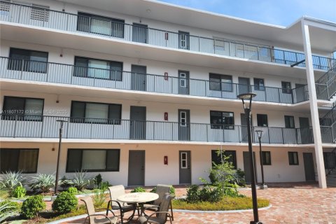 Condo in Miami, Florida, 2 bedrooms  № 1758710 - photo 5