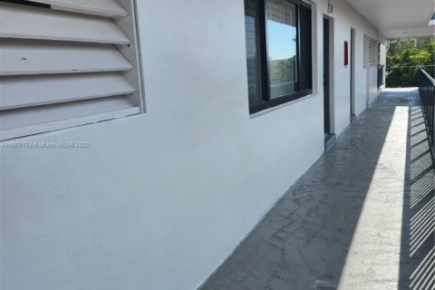 Condo in Miami, Florida, 2 bedrooms  № 1758710 - photo 17