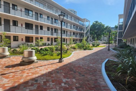 Condo in Miami, Florida, 2 bedrooms  № 1758710 - photo 2