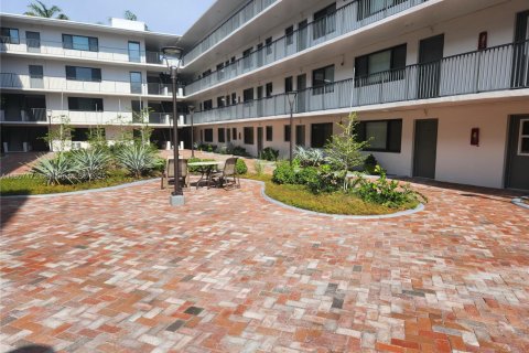 Condo in Miami, Florida, 2 bedrooms  № 1758710 - photo 8