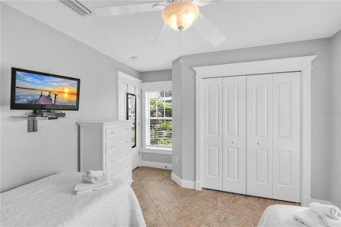 House in Holmes Beach, Florida 3 bedrooms, 144.18 sq.m. № 2116798 - photo 27