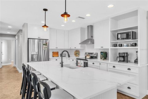 House in Holmes Beach, Florida 3 bedrooms, 144.18 sq.m. № 2116798 - photo 5
