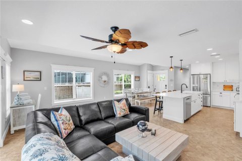 House in Holmes Beach, Florida 3 bedrooms, 144.18 sq.m. № 2116798 - photo 9
