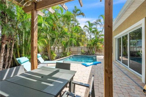 House in Holmes Beach, Florida 3 bedrooms, 144.18 sq.m. № 2116798 - photo 29