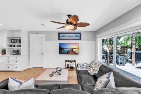 House in Holmes Beach, Florida 3 bedrooms, 144.18 sq.m. № 2116798 - photo 10