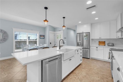 House in Holmes Beach, Florida 3 bedrooms, 144.18 sq.m. № 2116798 - photo 8