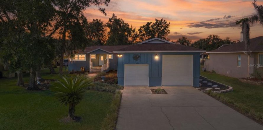 House in Homosassa, Florida 3 bedrooms, 232.81 sq.m. № 2102161